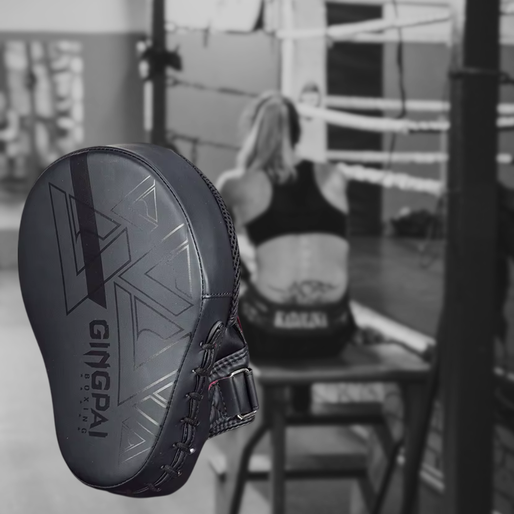 Boxpratzen aus PU Leder für Boxen, MMA und Sanda – stoßdämpfend, griffig und robust.